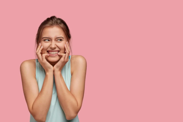 Encias-retraidas-sintomas-causas-solucion